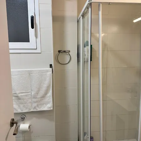 Sencilla En Piso Hogareno Valencia