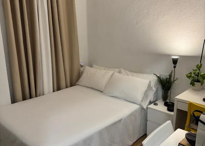 Sencilla En Piso Hogareno * Valencia